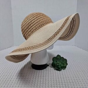 Adrienne Vittadini Womens Wide Brim Floppy 2 Tone Paper Hat Natural/Tan